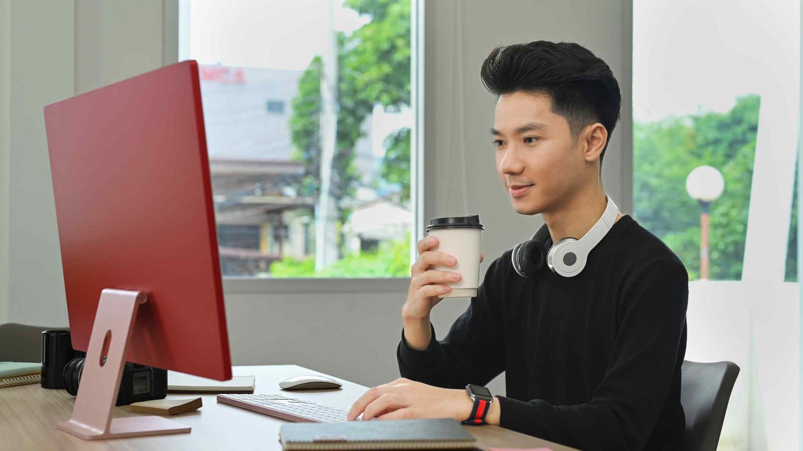 Professional Creative Man Drinking Coffee And Work 45DH35Y