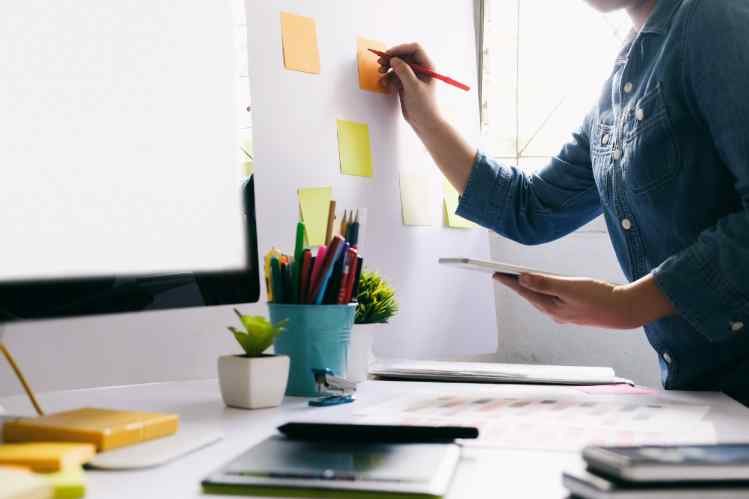 Ux Ui Designer Planning Responsive Design 42ZLTBB